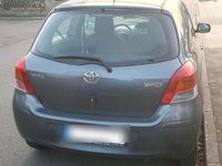 Gebraucht Toyota Yaris 69 PS (50 kW) 2009 Grau Kleinwagen