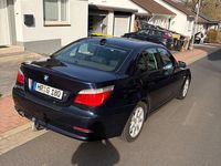 Gebraucht BMW 525 197 PS (144 kW) 2008 Blau Limousine
