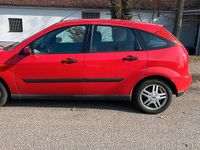 Gebraucht Ford Focus 100 PS (73 kW) 2004 Rot Kleinwagen