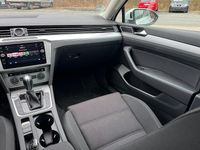 Gebraucht VW Passat 150 PS (110 kW) 2018 Weiß Kombi