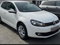 Gebraucht VW Golf VI Team 105 PS (77 kW) 2010 Weiß Kleinwagen