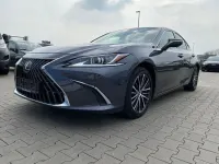 Gebraucht Lexus ES300H 178 PS (130 kW) 2023 Sonic grey Limousine