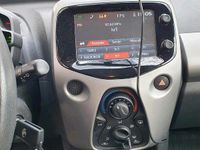 Gebraucht Toyota Aygo 69 PS (50 kW) 2017 Weiß Kleinwagen