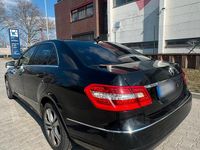 Gebraucht Mercedes E220 170 PS (125 kW) 2011 Schwarz Limousine