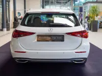 Gebraucht Mercedes C220 197 PS (144 kW) 2025 Polarweiß Kombi