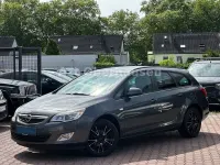 Gebraucht Opel Astra Design Edition 140 PS (102 kW) 2011 Grau Kombi