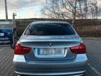 Gebraucht BMW 318 143 PS (105 kW) 2009 Blau Limousine