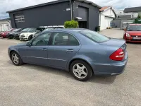 Gebraucht Mercedes E220 150 PS (110 kW) 2004 Blau Limousine