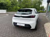 Gebraucht Peugeot e-208 Active 100 kW (136 PS) 2021 Schneeweiss Kleinwagen