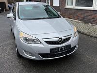 Gebraucht Opel Astra Design Edition 116 PS (85 kW) 2011 Silber Limousine