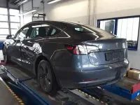 Usado Tesla Model 3 Standard Range Plus 235 kW (320 CV) 2022 Gris Berlina