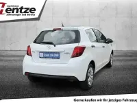 Gebraucht Toyota Yaris 69 PS (50 kW) 2015 Super white 2 Kleinwagen