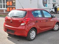 Gebraucht Hyundai i20 Style 101 PS (74 kW) 2014 Rot Limousine