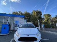 Gebraucht Ford Fiesta Celebration 101 PS (74 kW) 2017 Weiß Kleinwagen