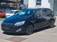Usado Opel Astra 165 HP (121 kW) 2012 Preto Carrinha