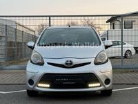 Gebraucht Toyota Aygo Cool 68 PS (50 kW) 2013 Silber Kleinwagen