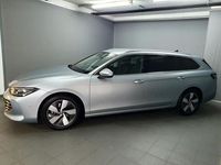 Gebraucht VW Passat Elegance 150 PS (110 kW) 2025 Oyster silver Kombi