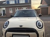 Gebraucht Mini Cooper Classic 136 PS (100 kW) 2021 Weiß Kleinwagen