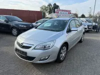 Używany Opel Astra Design Edition 95 KM (69 kW) 2011 Srebrny Kombi