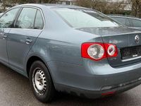 Gebraucht VW Jetta 105 PS (77 kW) 2006 Grün Limousine