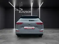 Gebraucht VW Golf VIII Life 131 PS (96 kW) 2023 Mondsteingrau Kombi
