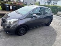 Gebraucht Toyota Yaris 69 PS (50 kW) 2014 Grau Kleinwagen