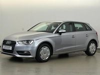 Gebraucht Audi A3 Attraction 110 PS (80 kW) 2016 Florettsilber Limousine