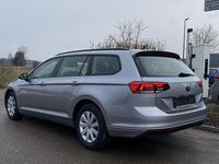 Gebraucht VW Passat 150 PS (110 kW) 2022 Silber Kombi