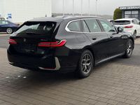 Gebraucht BMW 520 197 PS (144 kW) 2025 Saphirschwarz metallic Kombi