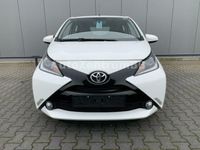 Gebraucht Toyota Aygo X-play 69 PS (50 kW) 2016 Weiß Kleinwagen