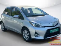 Gebraucht Toyota Yaris Hybrid Edition 101 PS (74 kW) 2014 Silber Limousine