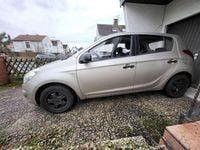 Gebraucht Hyundai i20 Edition 77 PS (56 kW) 2011 Gold Kleinwagen