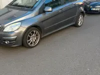 Gebraucht Mercedes B200 140 PS (102 kW) 2011 Grau Kleinwagen