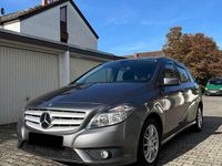 Gebraucht Mercedes B180 122 PS (89 kW) 2014 Grau Kleinwagen