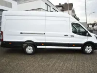 Second-hand Ford Transit Trend 176 CP (129 kW) 2025 Alb Monovolum