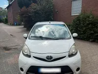 Gebraucht Toyota Aygo 68 PS (50 kW) 2012 Weiß Kleinwagen