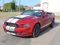 Gebraucht Ford Mustang Convertible 305 PS (224 kW) 2013 Rot Cabrio