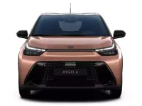 Neu Toyota Aygo 116 PS (85 kW) 2026 Cinnamon bronze met. / black Kleinwagen