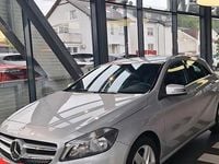 Gebraucht Mercedes A180 Style 122 PS (89 kW) 2014 Silber Limousine