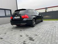 Gebraucht BMW 320 Exclusive 250 PS (183 kW) 2012 Schwarz Kombi