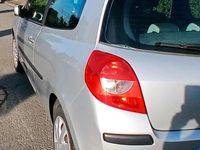 Gebraucht Renault Clio II 75 PS (55 kW) 2009 Silber Kleinwagen