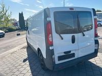 Second-hand Opel Vivaro 114 CP (83 kW) 2012 Alb Monovolum