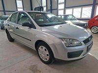 Gebraucht Ford Focus 102 PS (75 kW) 2005 Silber Limousine