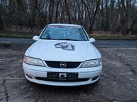 Gebraucht Opel Vectra Edition 101 PS (74 kW) 1999 Weiß Limousine