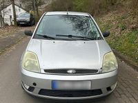 Gebraucht Ford Fiesta 82 PS (60 kW) 2004 Silber Kleinwagen