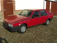Używany Alfa Romeo 75 120 KM (88 kW) 1990 Czerwony Sedan/Limuzyna