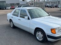 Gebraucht Mercedes 200 118 PS (86 kW) 1990 Weiß Limousine