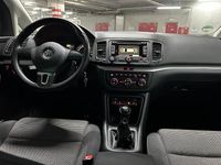Second-hand VW Sharan 140 CP (102 kW) 2012 Negru Monovolum