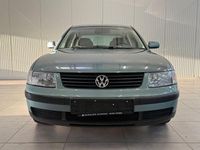 Gebraucht VW Passat 125 PS (91 kW) 1997 Grau Limousine