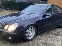 Gebraucht Mercedes E200 163 PS (119 kW) 2003 Blau Limousine